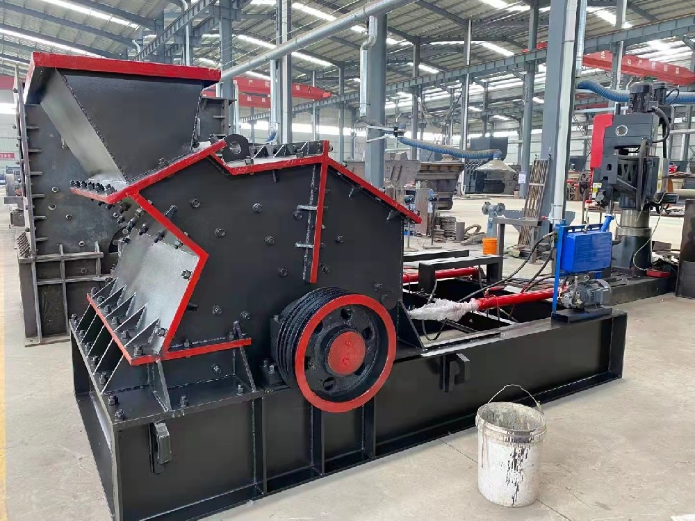 Машина для производства песка с гидравлическим механизмом открытия крышки